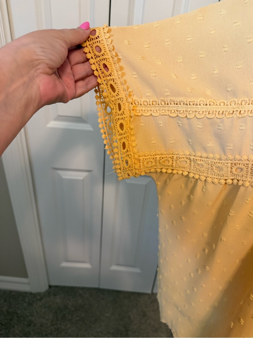Women's Yellow Crochet Yoke Short Sleeve Blouse Size Large GUC - Picture 4 of 16